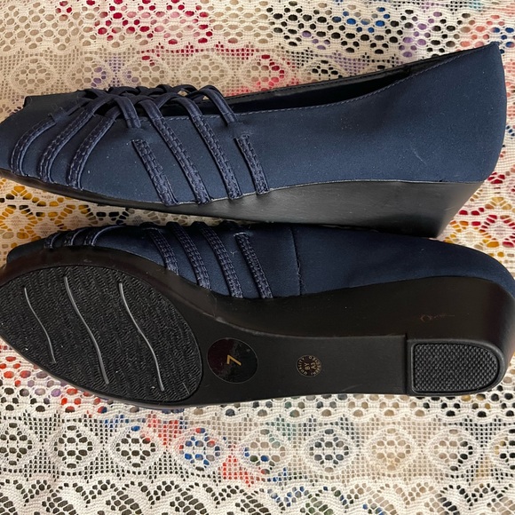 East 5th Navy Women's Wedge Shoes - Picture 1 of 4